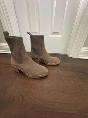 Steve Madden Kiley Pull On Chelsea Boot with Ribbed Shaft